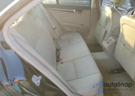 2011 Mercedes-Benz C 300 Luxury/Sport из США, поврежденный, VIN WDDGF5EB6BA525023